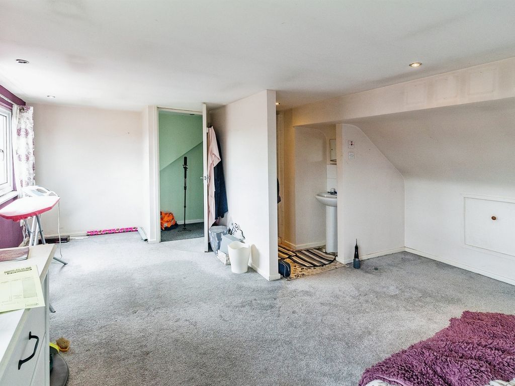 4 bed terraced house for sale in Gilders Mews, Neath Hill, Milton Keynes MK14, £300,000
