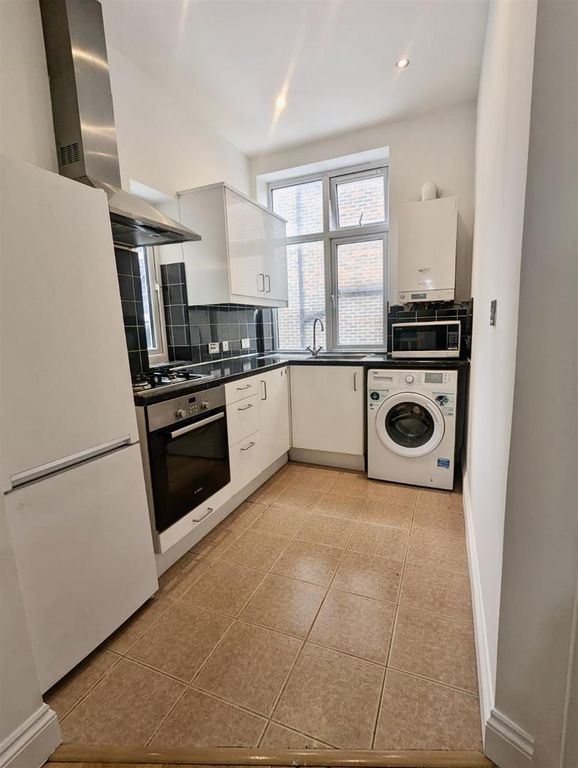 1 bed flat for sale in Ballards Lane, Finchley Central, London N3, £260,000