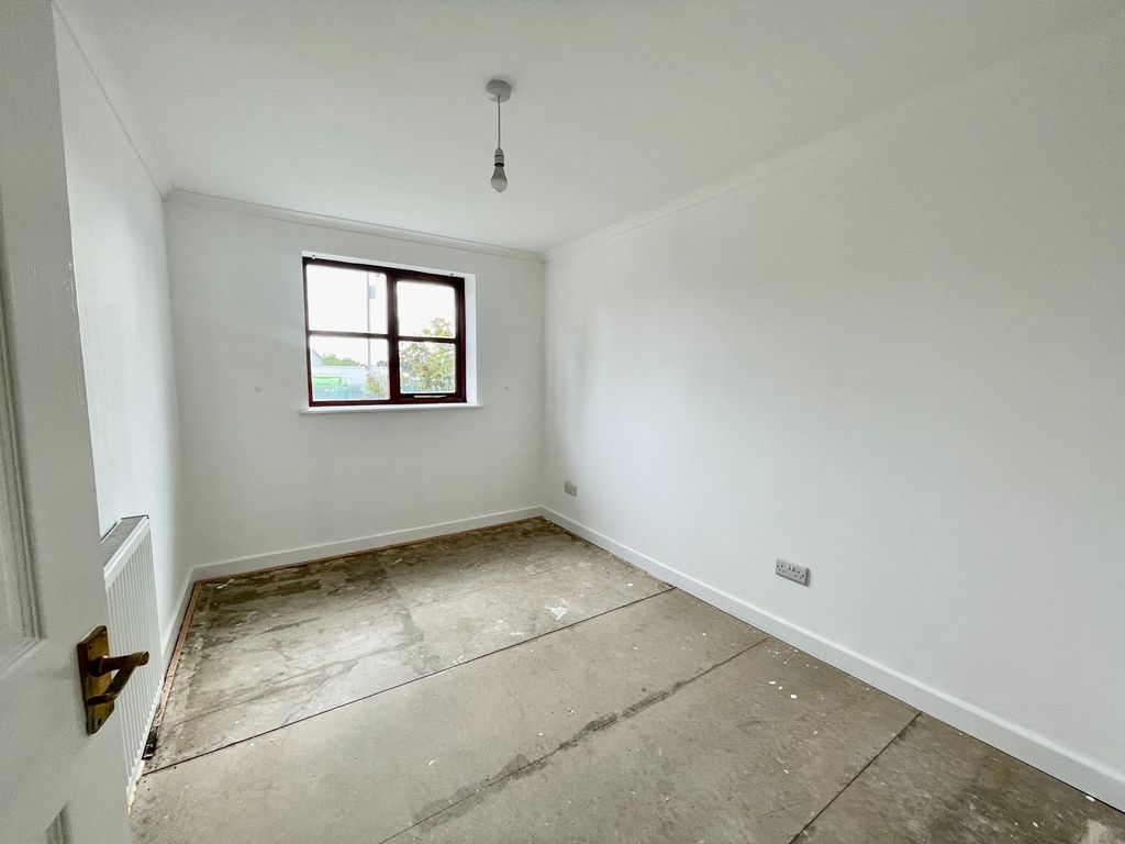 1 bed flat for sale in Darlaston Road, Darlaston, Wednesbury WS10, £65,000