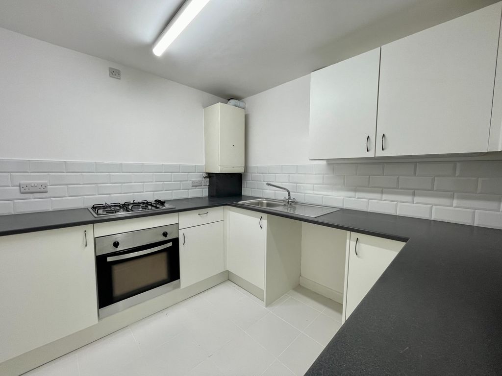 1 bed flat for sale in Darlaston Road, Darlaston, Wednesbury WS10, £65,000