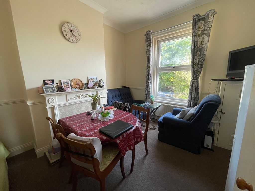 1 bed flat for sale in Campbell Road, Boscombe, Bournemouth BH1, £119,950