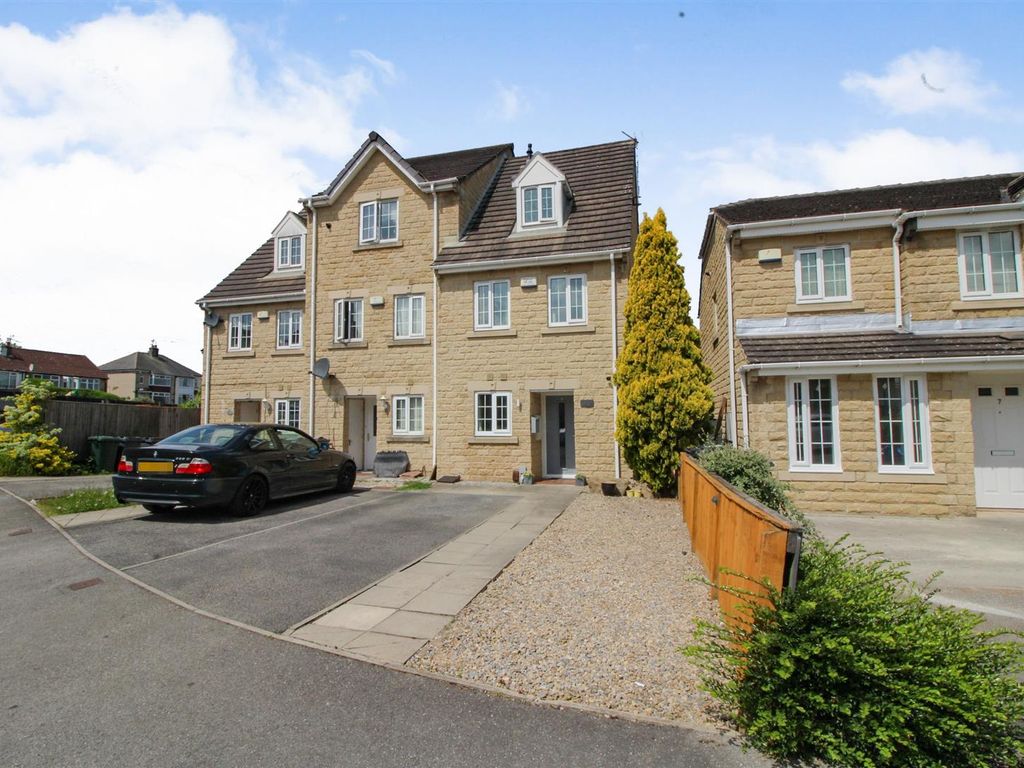 3 bed town house for sale in Loxley Close, Bradford BD2, £170,000