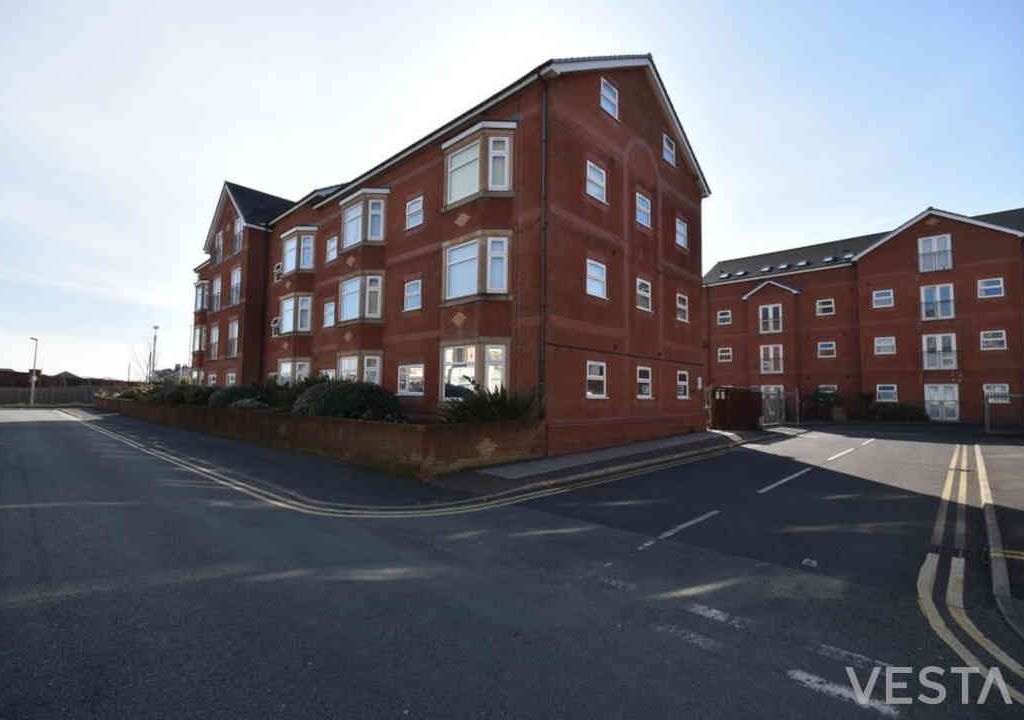 2 bed flat for sale in Osborne Road, Blackpool FY4, £85,000