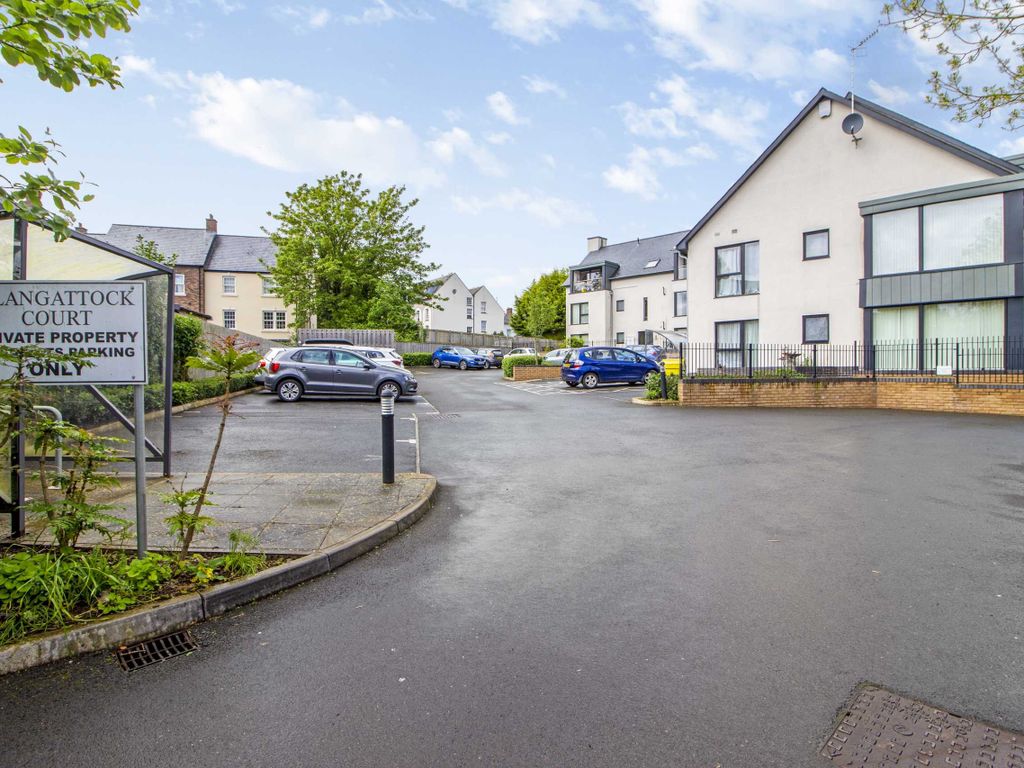 2 bed flat for sale in Dixton Road, Monmouth, Monmouthshire NP25, £230,000