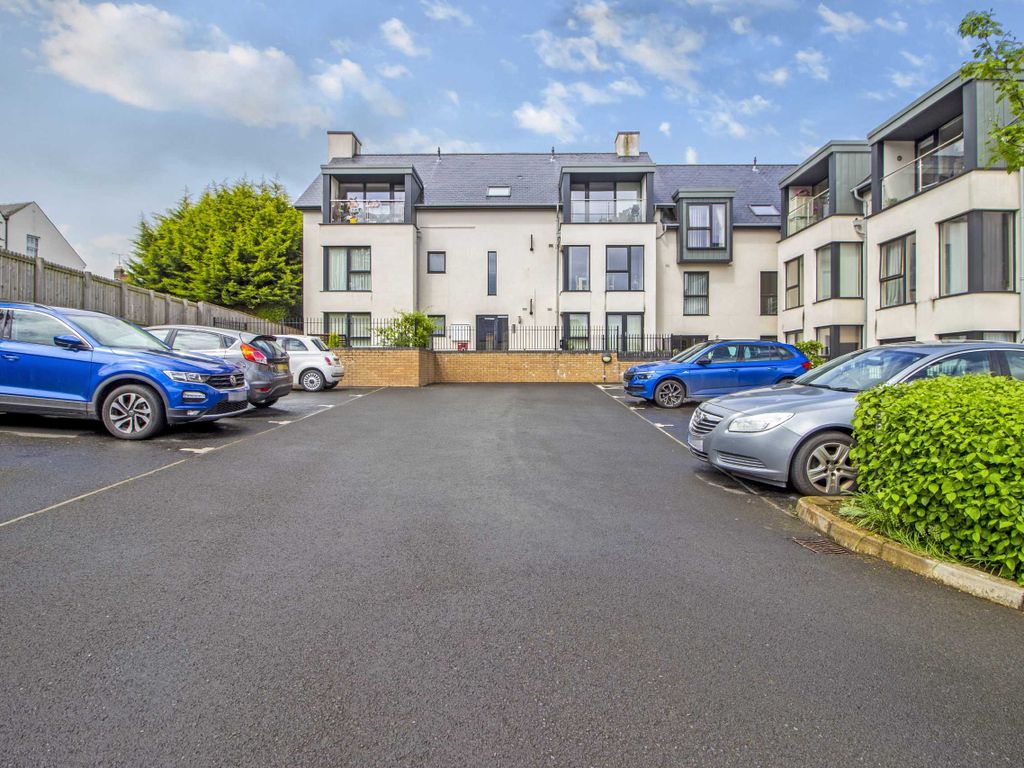 2 bed flat for sale in Dixton Road, Monmouth, Monmouthshire NP25, £230,000
