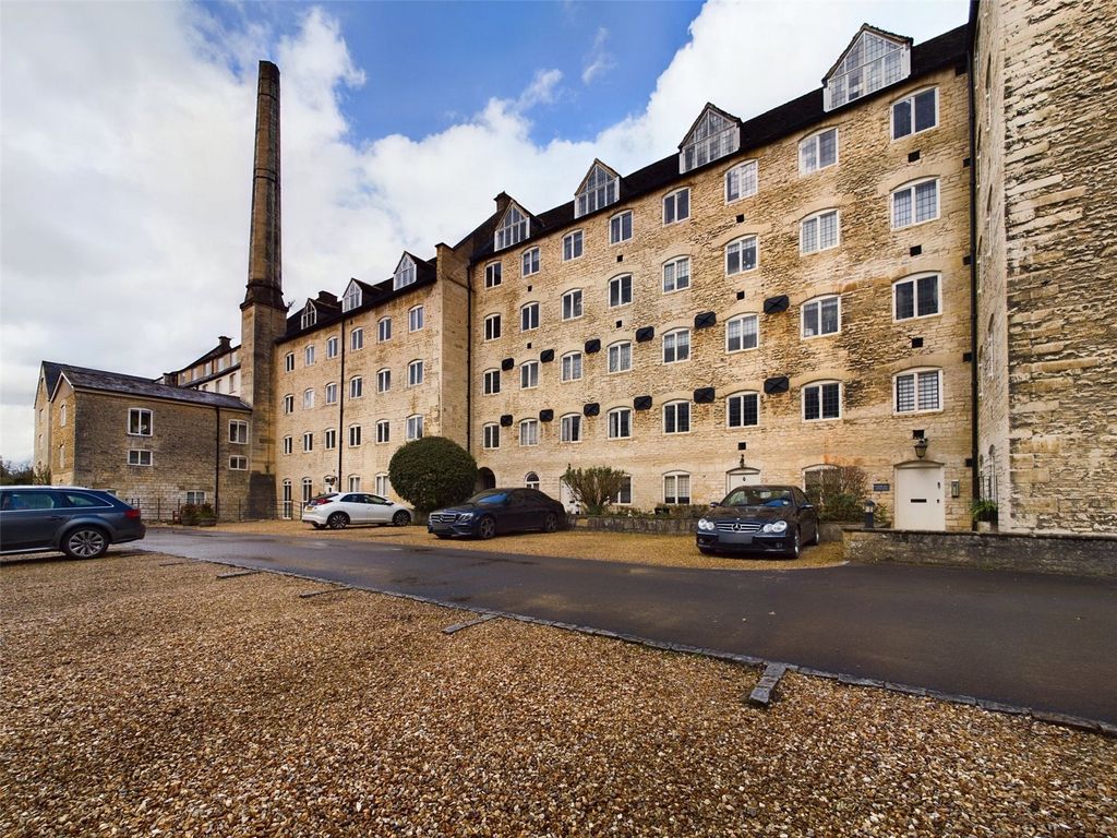 2 bed flat for sale in Dunkirk Mills, Inchbrook, Stroud, Gloucestershire GL5, £185,000