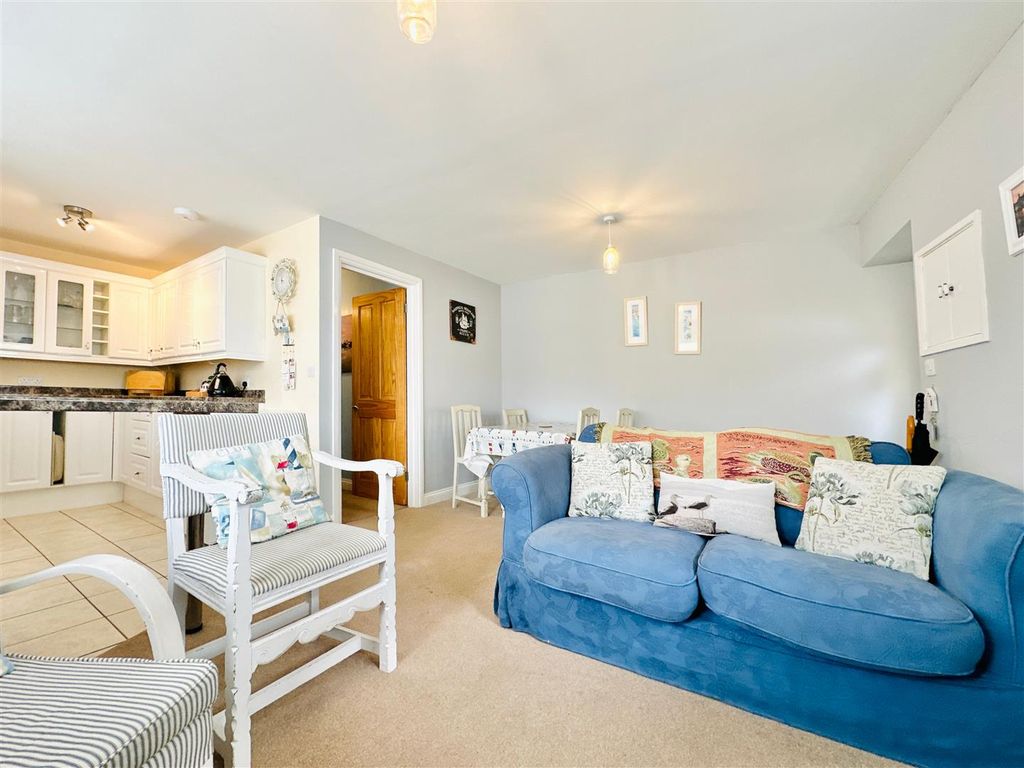 2 bed flat for sale in St. Peters Terrace, Elkins Hill, Brixham TQ5, £180,000