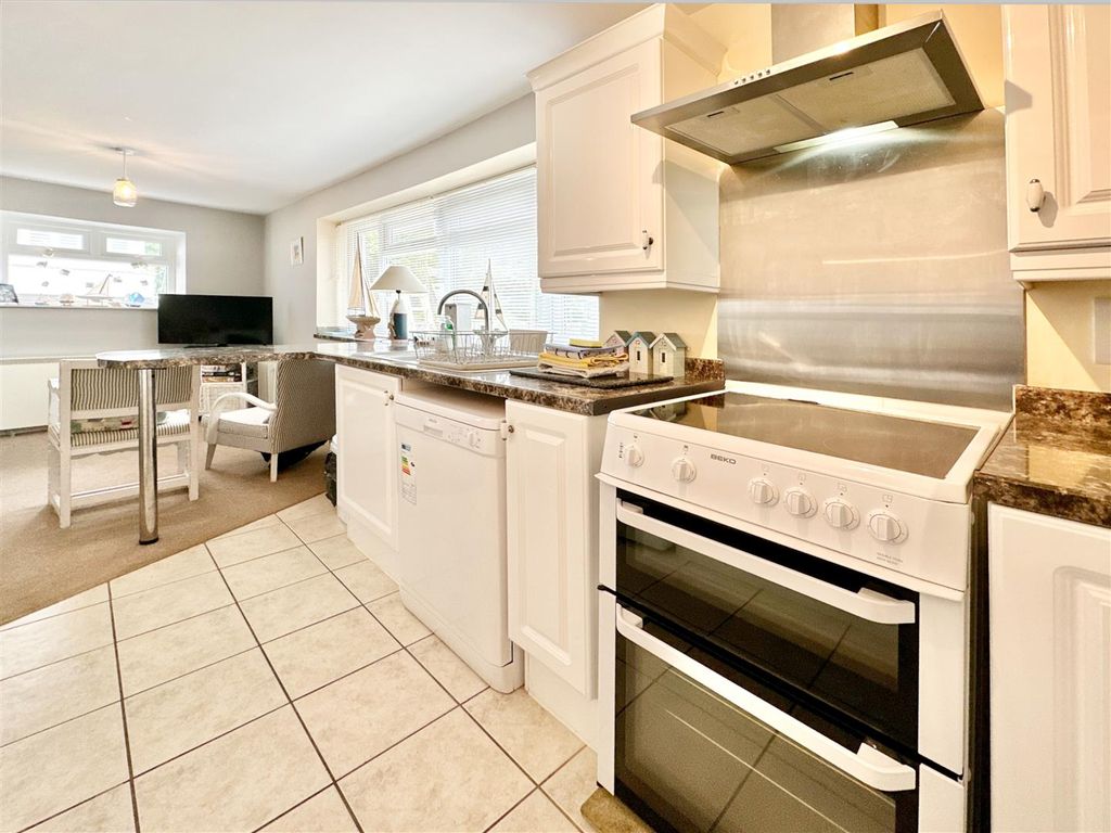 2 bed flat for sale in St. Peters Terrace, Elkins Hill, Brixham TQ5, £180,000