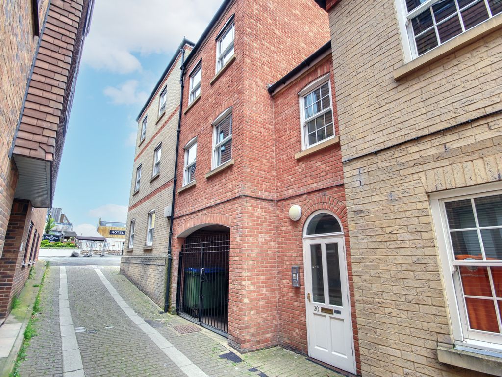 1 bed flat for sale in Royal Oak Passage, High Street, Huntingdon PE29, £142,500