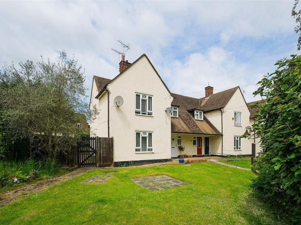 2 bed maisonette for sale in Valley Hill, Loughton IG10, £285,000