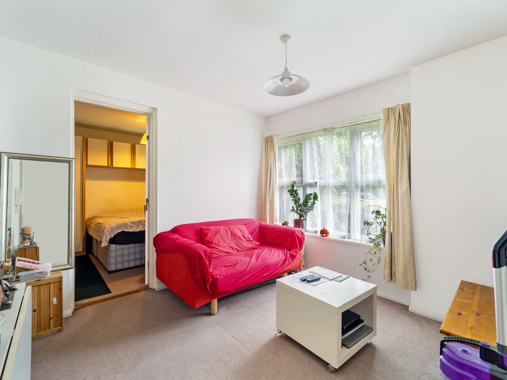 1 bed flat for sale in Pursewardens Close, London W13, £295,000