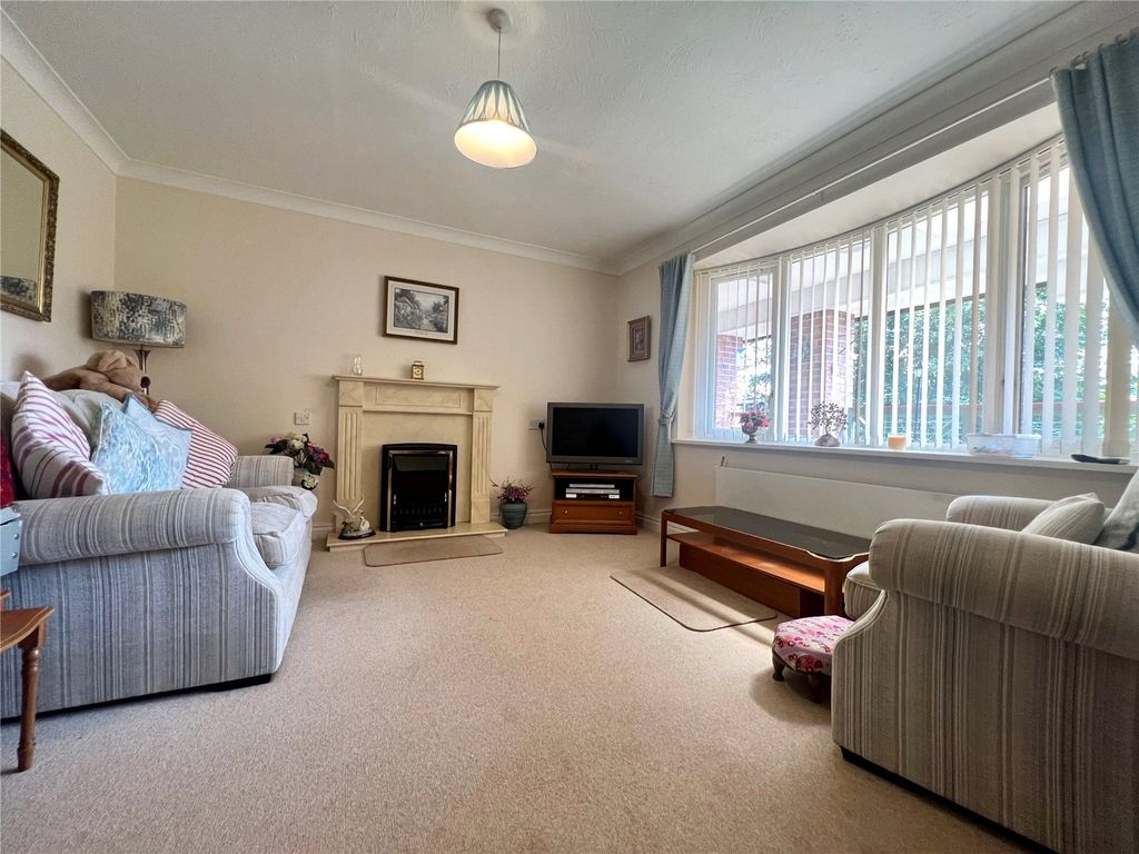 1 bed flat for sale in Deerhurst Court, Solihull, West Midlands B91, £75,000