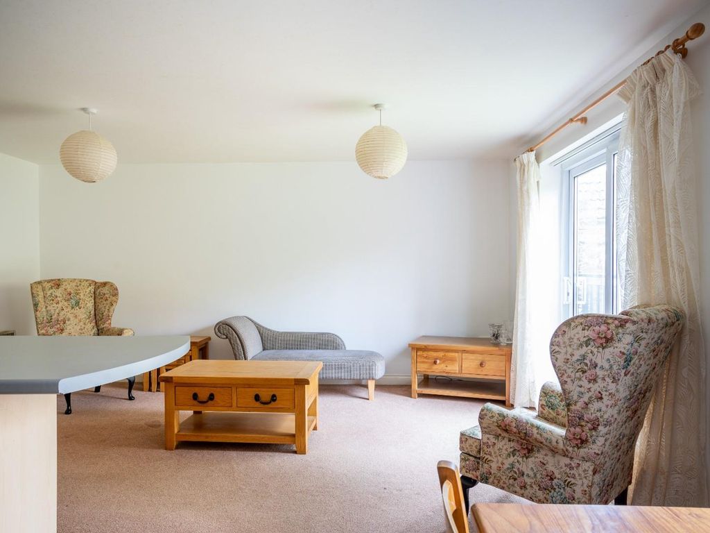 2 bed flat for sale in Burton Stone Lane, York YO30, £220,000