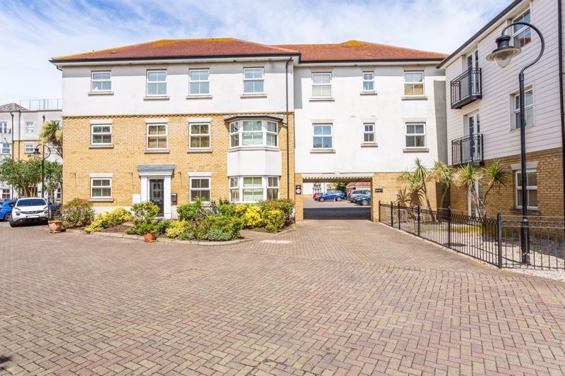 2 bed flat for sale in Forge Way, Southend-On-Sea SS1, £210,000