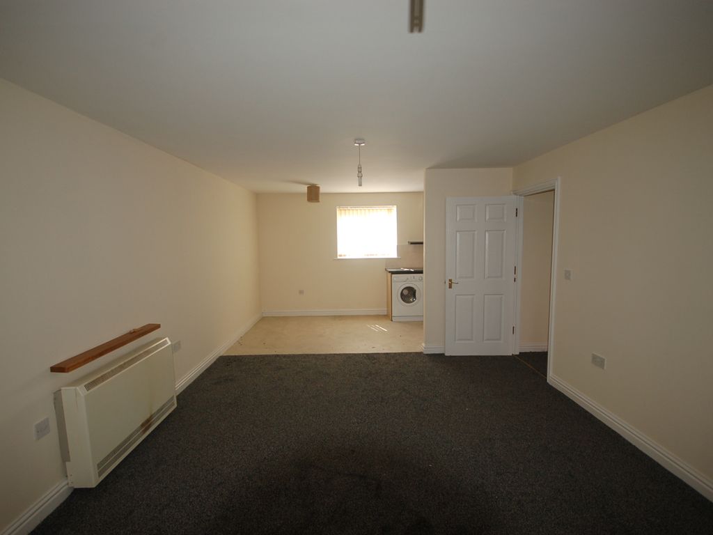 2 bed flat for sale in Weavers Court, Preston New Road, Blackburn BB2, £65,000