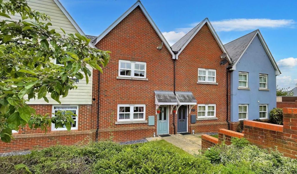 2 bed maisonette for sale in Rouse Way, Colchester CO1, £220,000