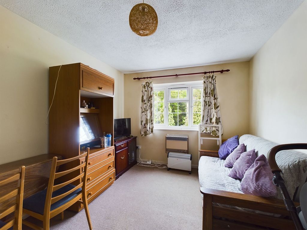 1 bed flat for sale in Ermine Street, Huntingdon, Cambridgeshire. PE29, £125,000