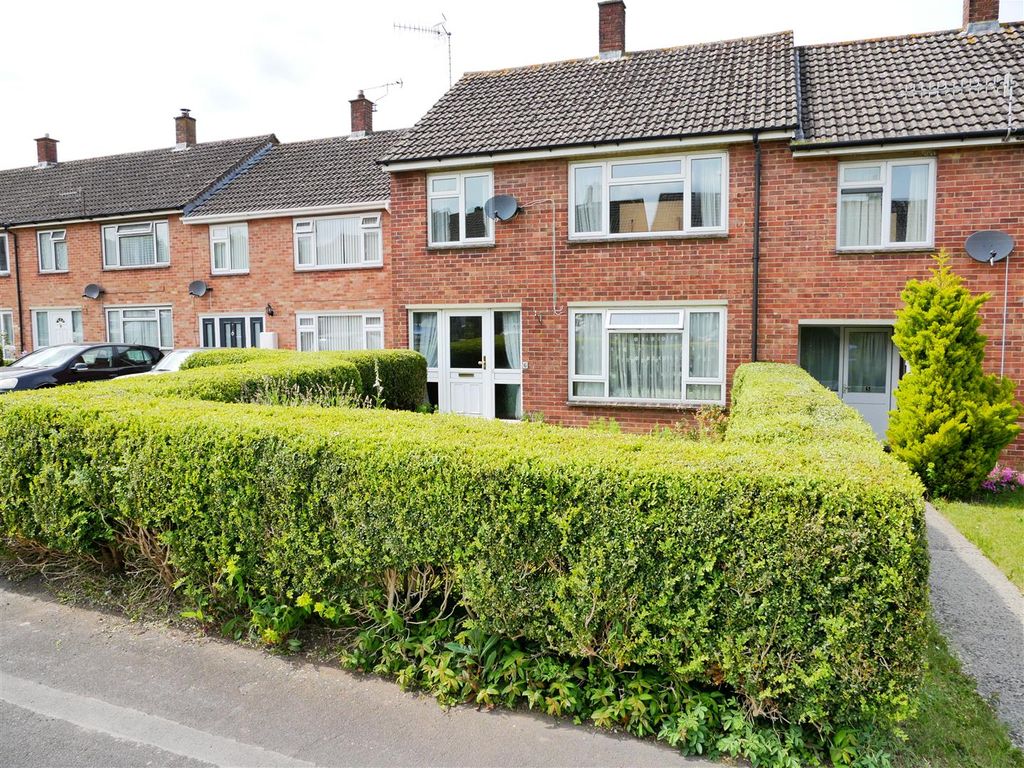 3 bed semi-detached house for sale in Churchill Close, Calne SN11, £249,500