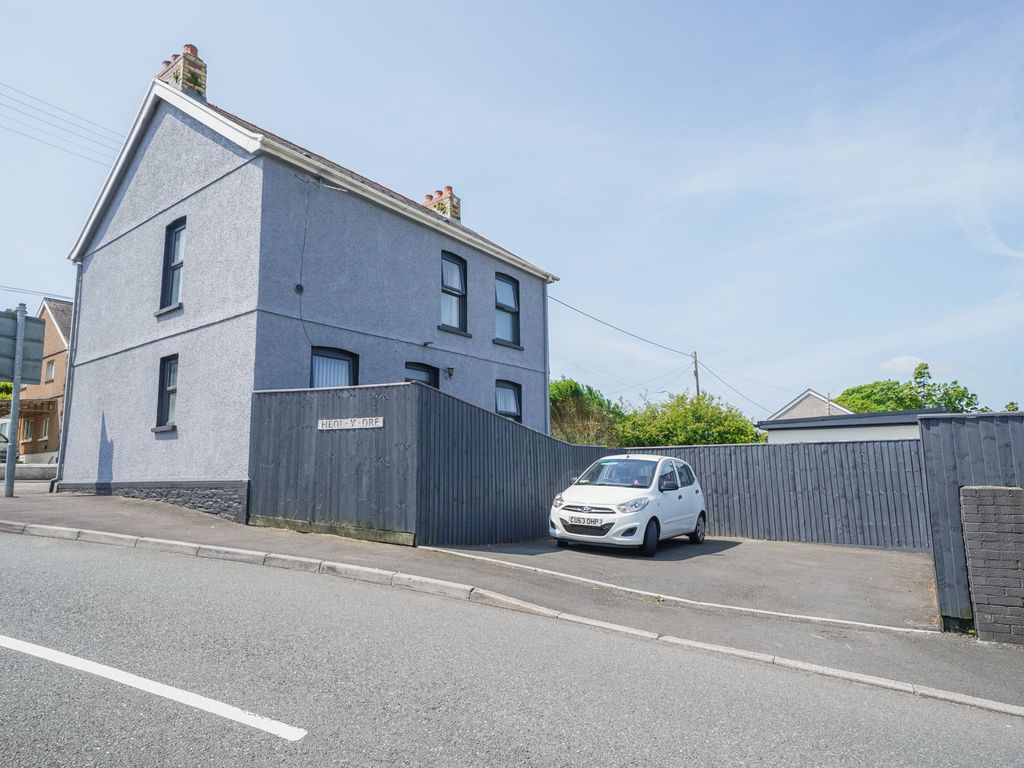 3 bed detached house for sale in Carmarthen Road, Cross Hands, Llanelli SA14, £240,000