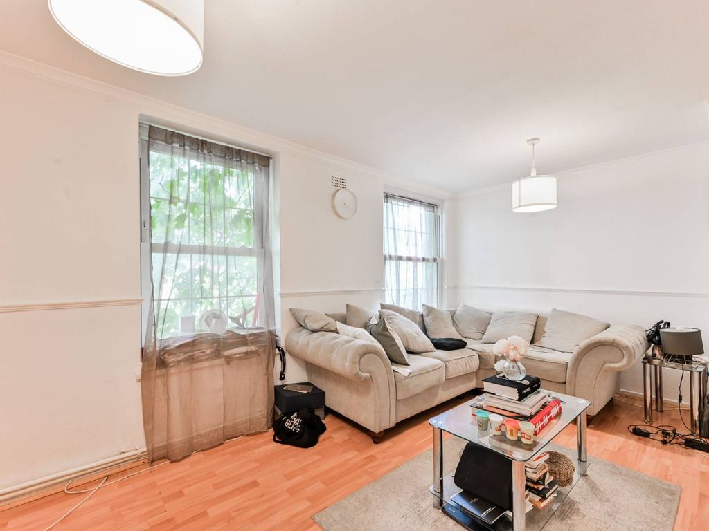 2 bed flat for sale in Andover Road, Islington, London N7, £310,000
