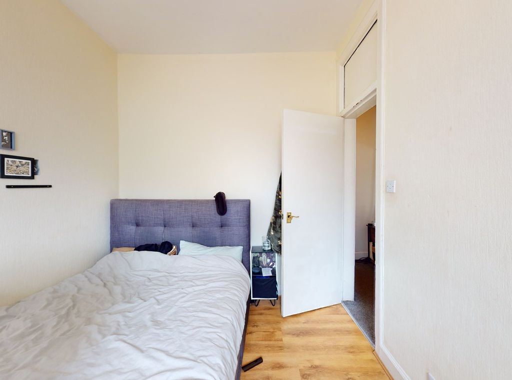 3 bed flat for sale in Salamander Street, Edinburgh EH6, £159,995