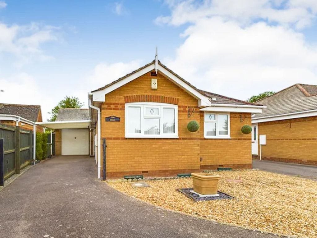 2 bed detached bungalow for sale in The Maltings, Sawtry, Cambridgeshire. PE28, £265,000