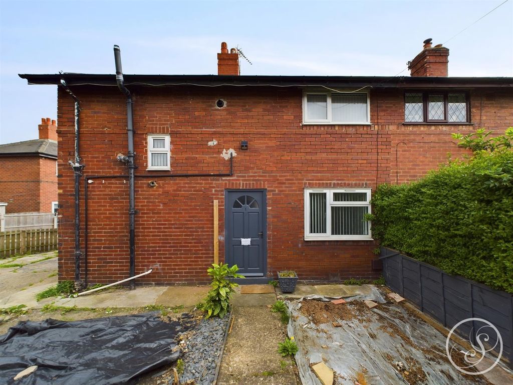 3 bed end terrace house for sale in Park Avenue, Swillington, Leeds LS26, £130,000
