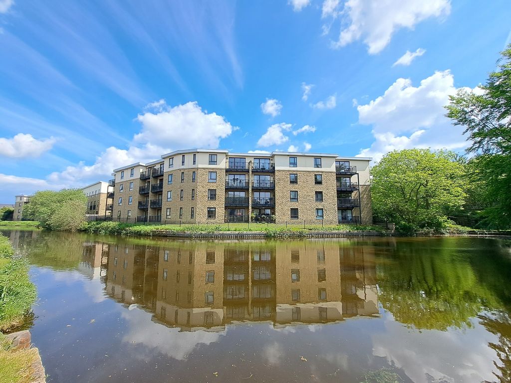 2 bed flat for sale in Amber Wharf, Shipley, West Yorkshire BD17, £95,000