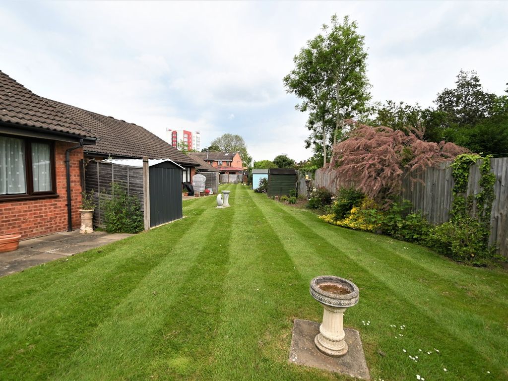 2 bed bungalow for sale in The Oaks, Kimberley Close, Langley, Berkshire SL3, £185,000