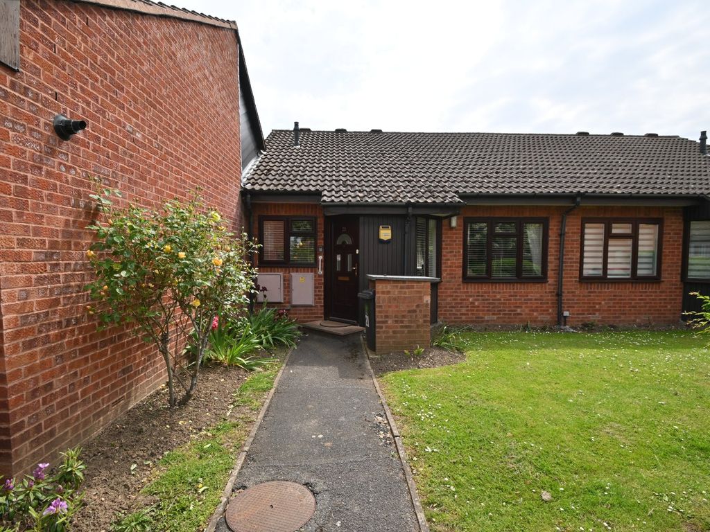 2 bed bungalow for sale in The Oaks, Kimberley Close, Langley, Berkshire SL3, £185,000