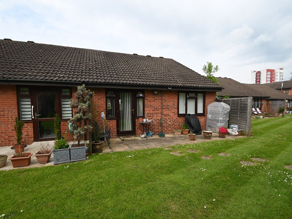 2 bed bungalow for sale in The Oaks, Kimberley Close, Langley, Berkshire SL3, £185,000