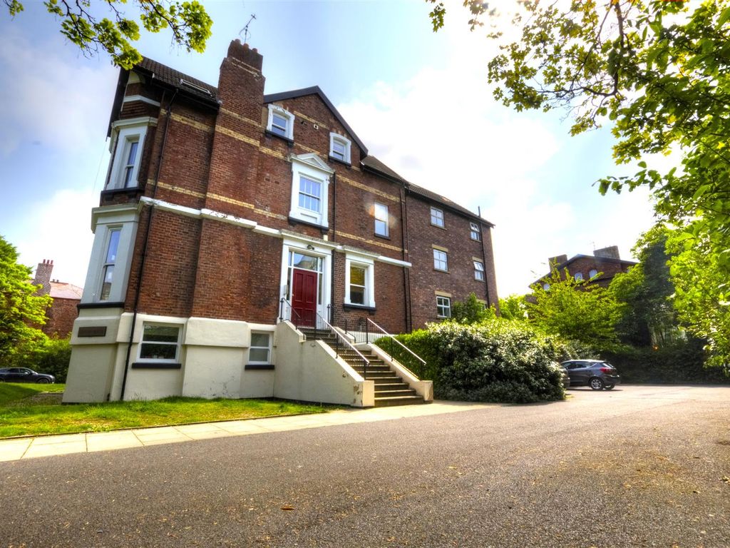 2 bed flat for sale in Bramhall Road, Waterloo, Liverpool L22, £150,000