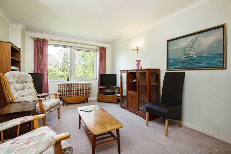 2 bed flat for sale in Cygnet Court, Abingdon OX14, £160,000