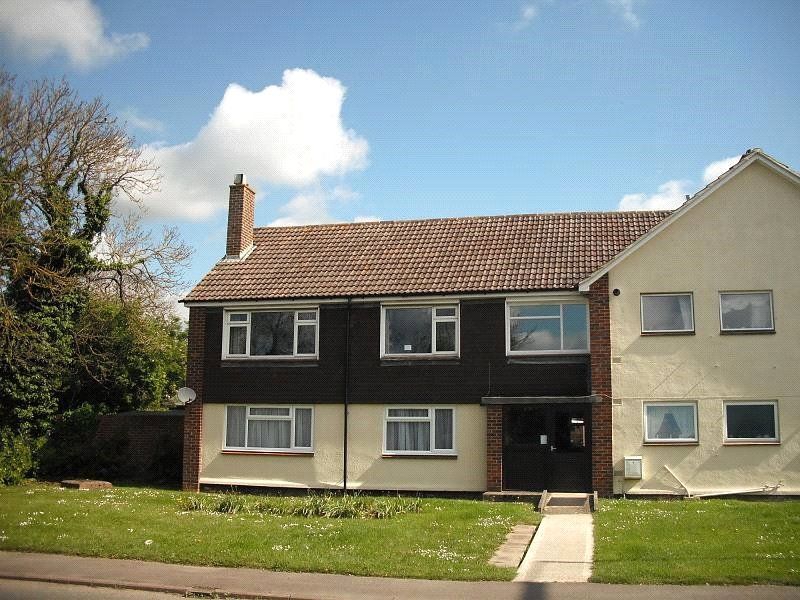 2 bed flat for sale in Lodden Close, Bicester, Oxfordshire OX26, £199,950