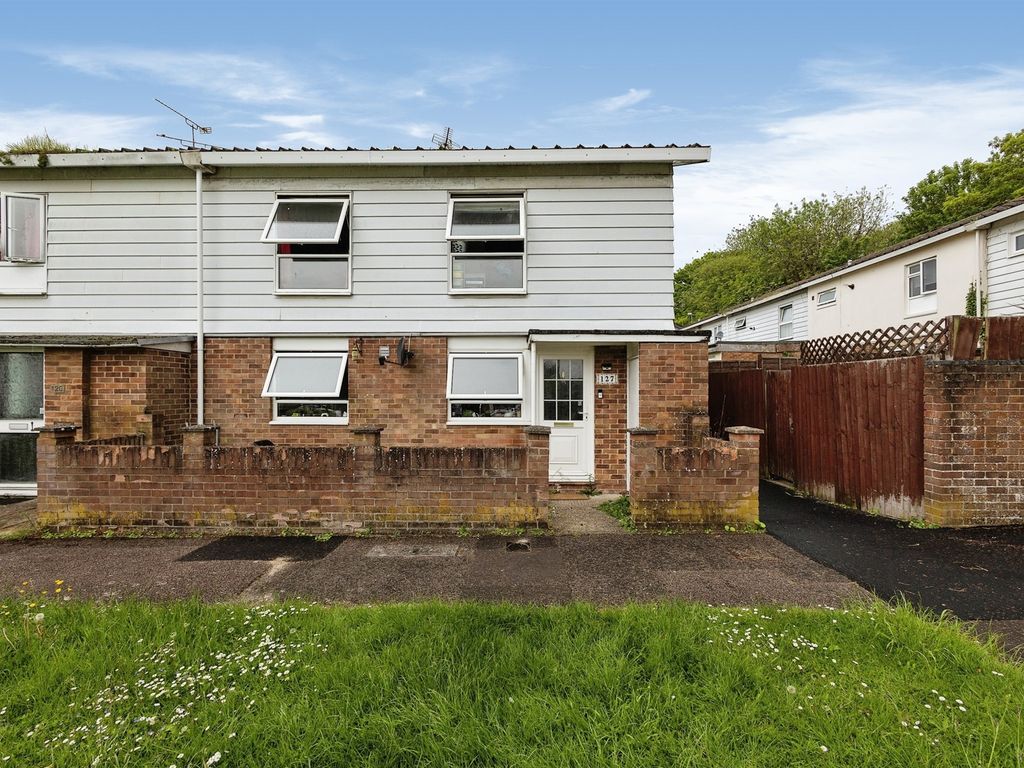 3 bed end terrace house for sale in Warwick Road, Winklebury, Basingstoke RG23, £290,000