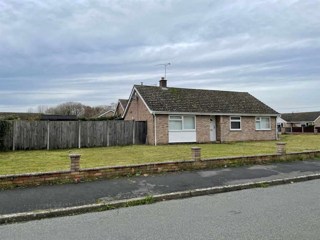 3 bed detached bungalow for sale in St. Peters Walk, Hockwold, Thetford IP26, £260,000