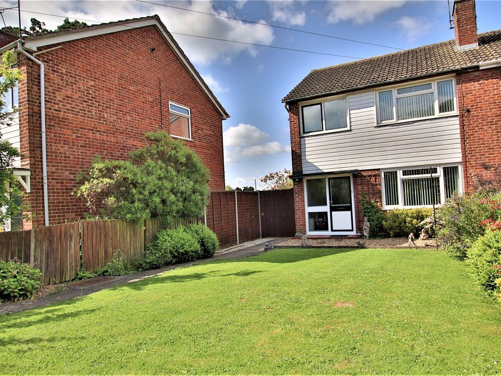 3 bed property for sale in Churchill Grove, Tewkesbury GL20, £220,000