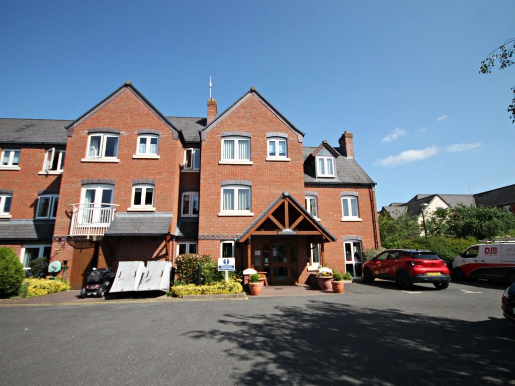 2 bed flat for sale in Rosy Cross, Tamworth B79, £179,950