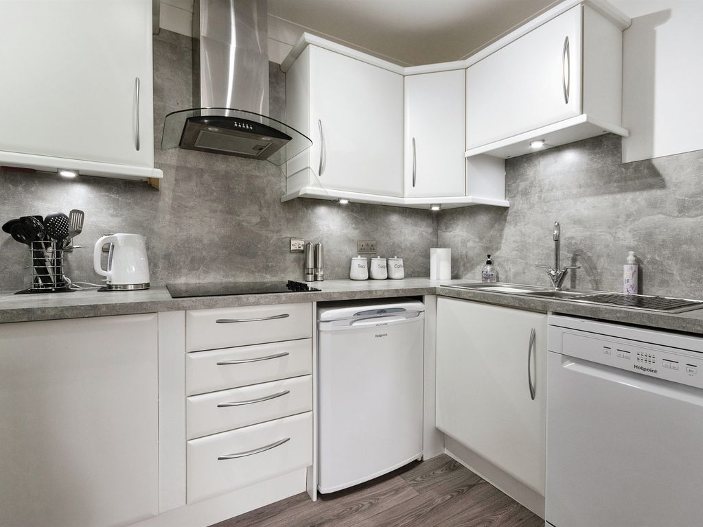 1 bed flat for sale in Collingwood Court, Royston SG8, £220,000