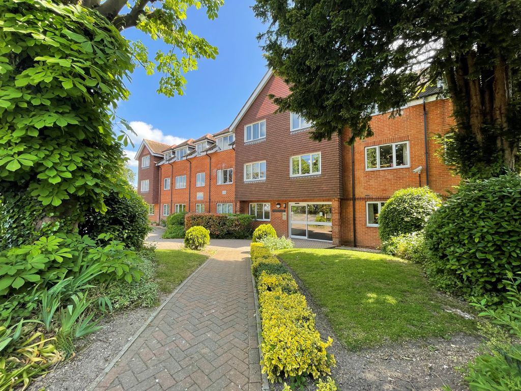 1 bed flat for sale in Collingwood Court, Royston SG8, £220,000