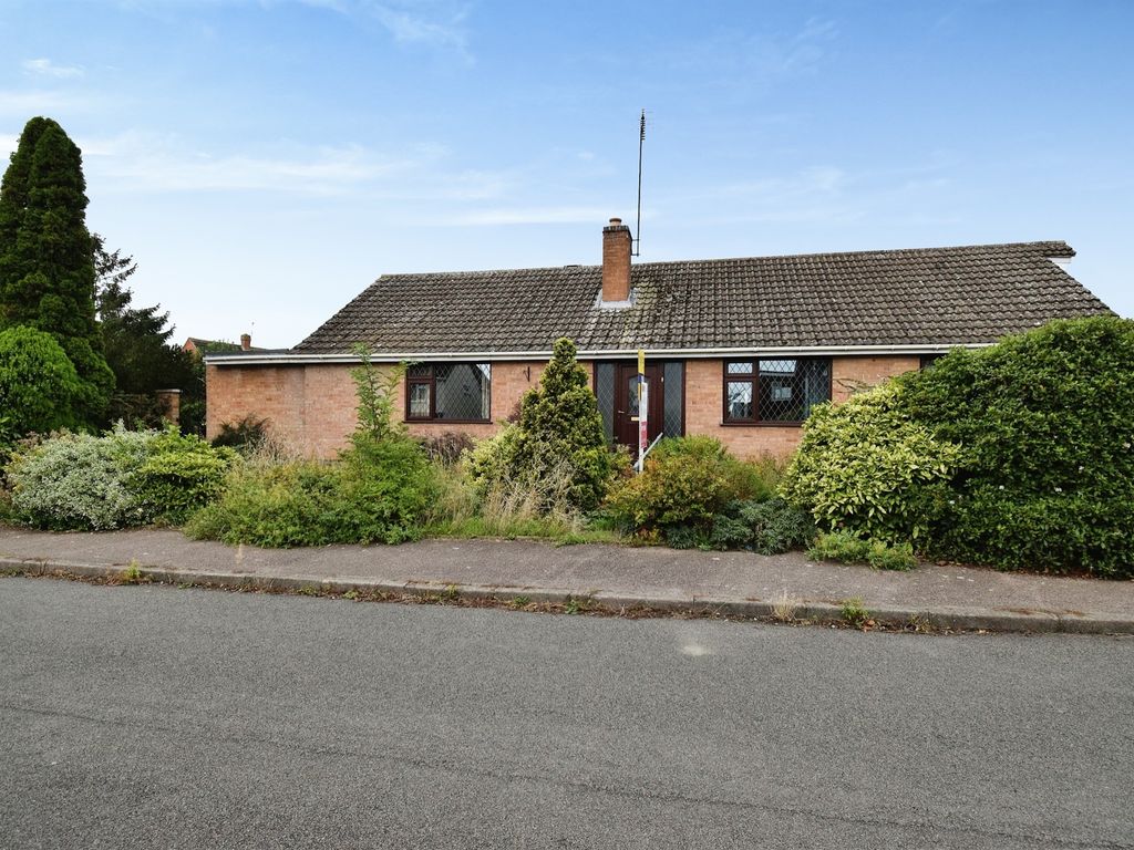 3 bed detached bungalow for sale in Stanhope Road, Wigston LE18, £300,000