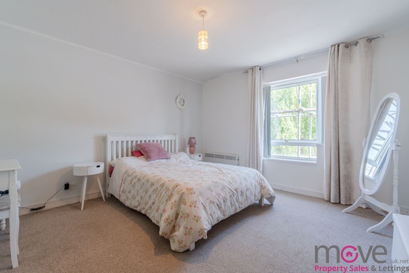 2 bed flat for sale in Overton Park Road, Cheltenham GL50, £220,000