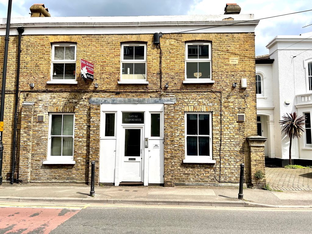1 bed flat for sale in West Street, Carshalton SM5, £220,000