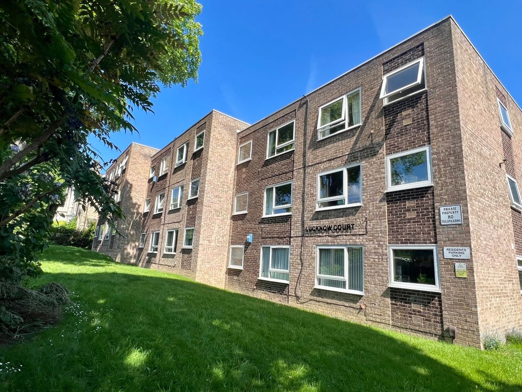 1 bed flat for sale in Lucknow Court, Glen Road, Nether Edge S7, £95,000