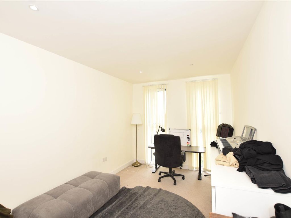 2 bed flat for sale in Hatton Road, Wembley HA0, £168,000