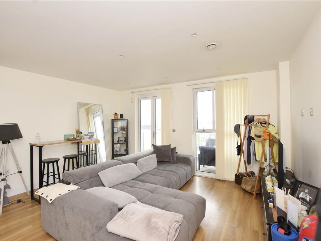 2 bed flat for sale in Hatton Road, Wembley HA0, £168,000