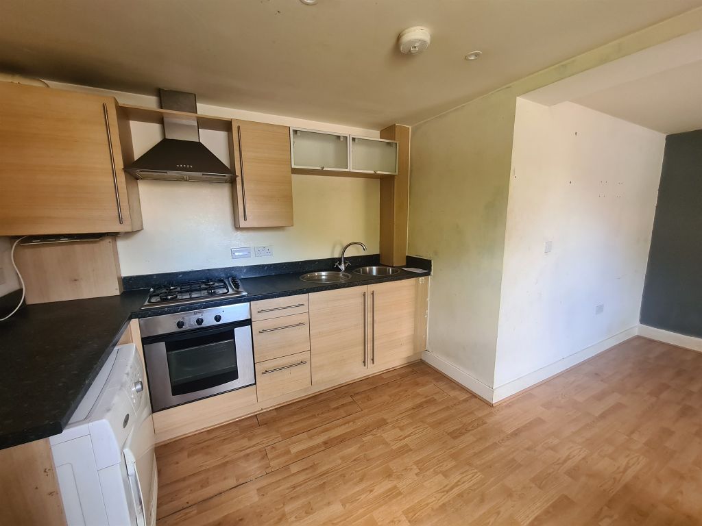 2 bed flat for sale in Woodlands Village, Sandal, Wakefield WF1, £65,000