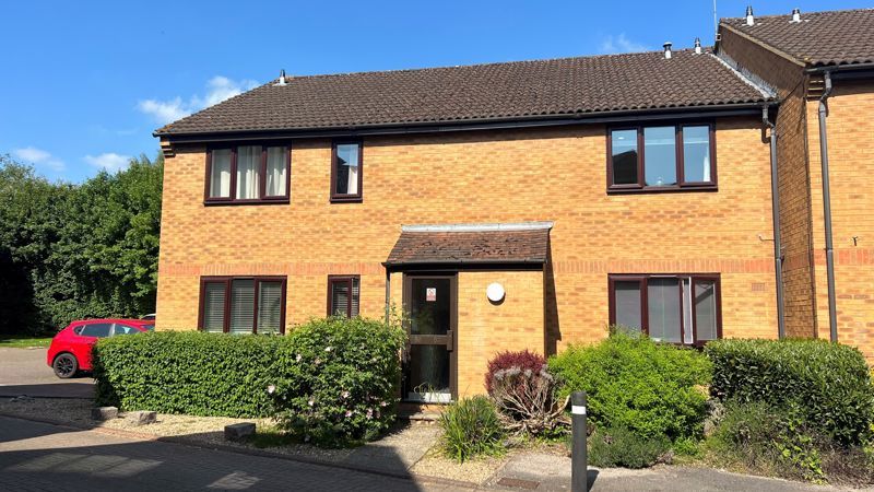 1 bed flat for sale in Knaves Hollow, Wooburn Moor, High Wycombe HP10, £205,000