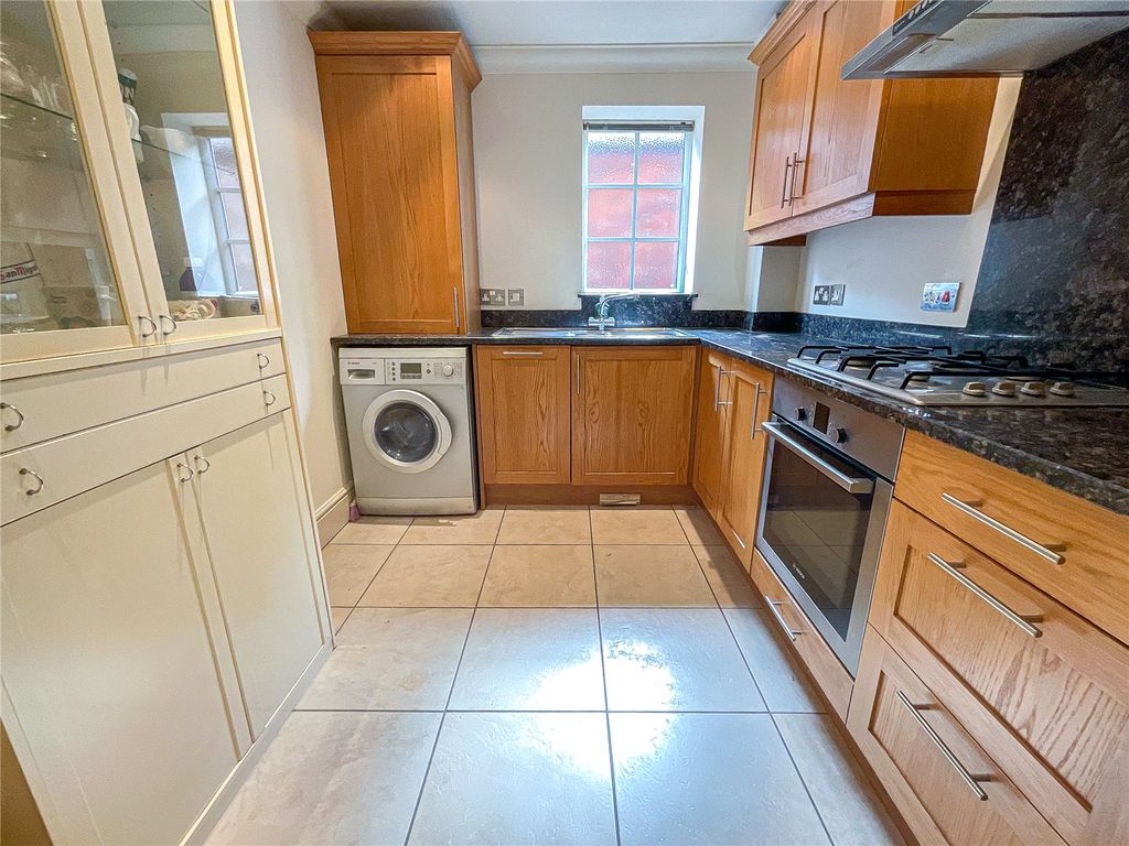 2 bed flat for sale in Wigginton Road, Tamworth, Staffordshire B79, £169,950