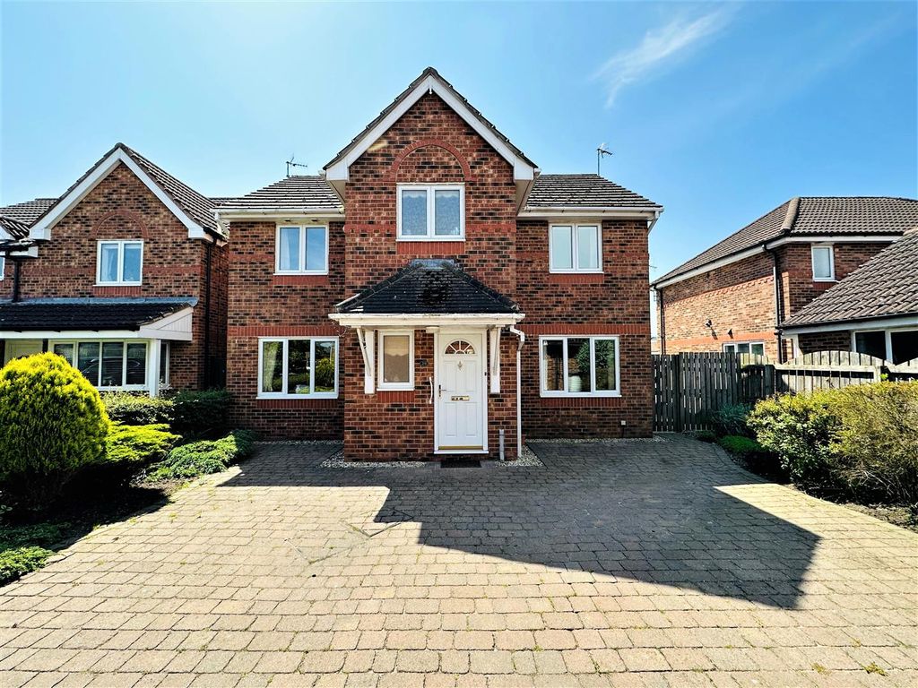 5 bed detached house for sale in Manor Fields, Rawcliffe, Goole DN14, £325,000